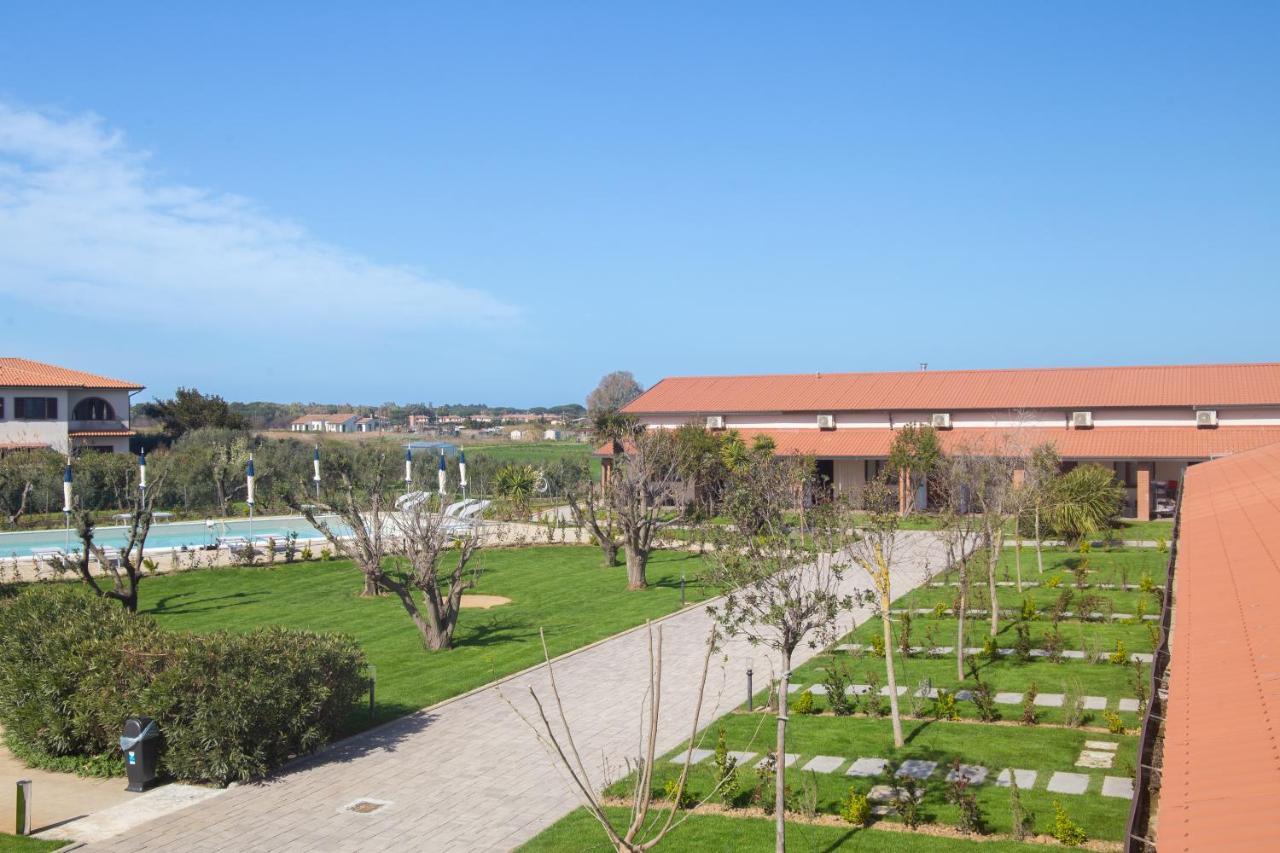 Delfino Tuscany Resort Марина ди Чечина Екстериор снимка