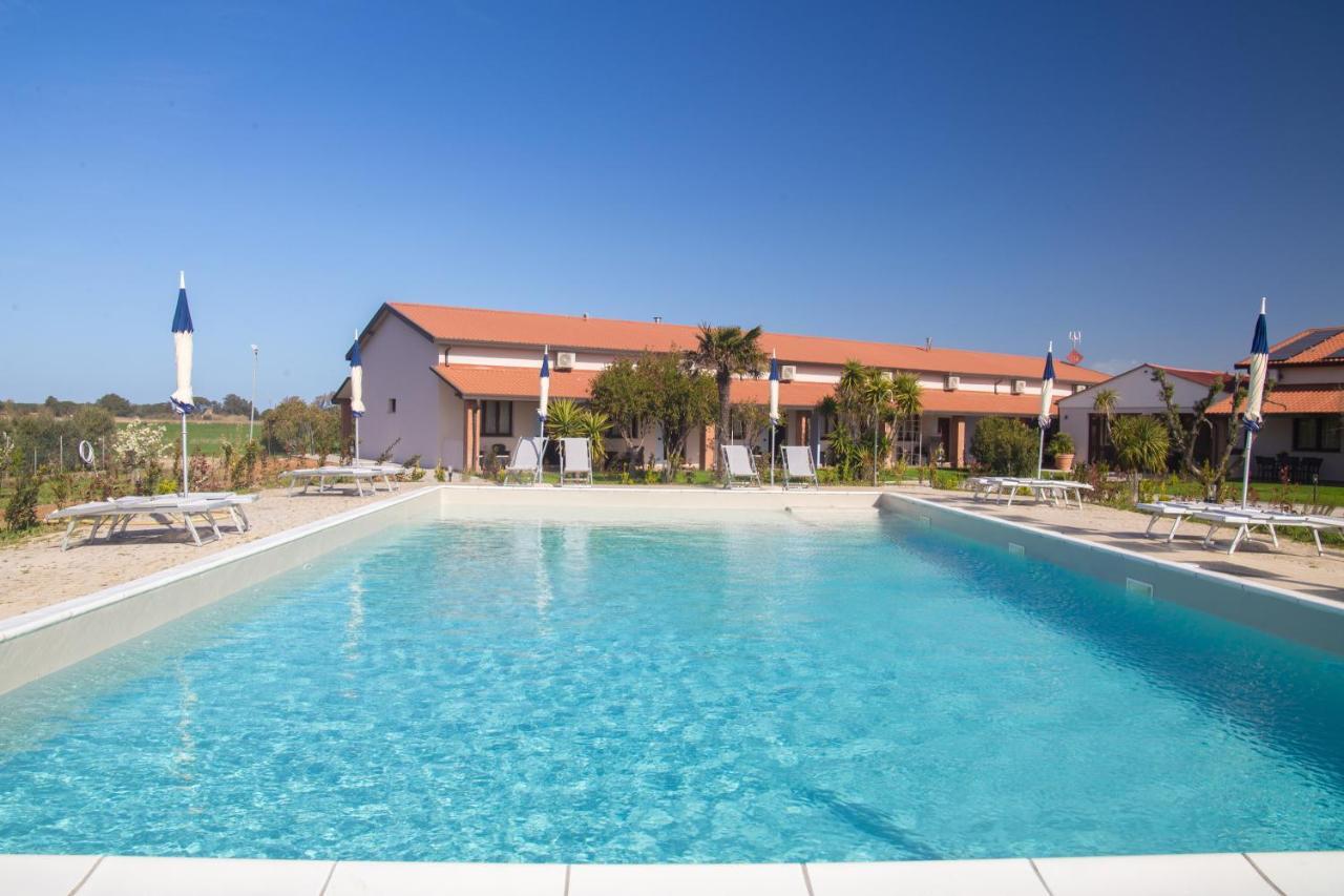 Delfino Tuscany Resort Марина ди Чечина Екстериор снимка
