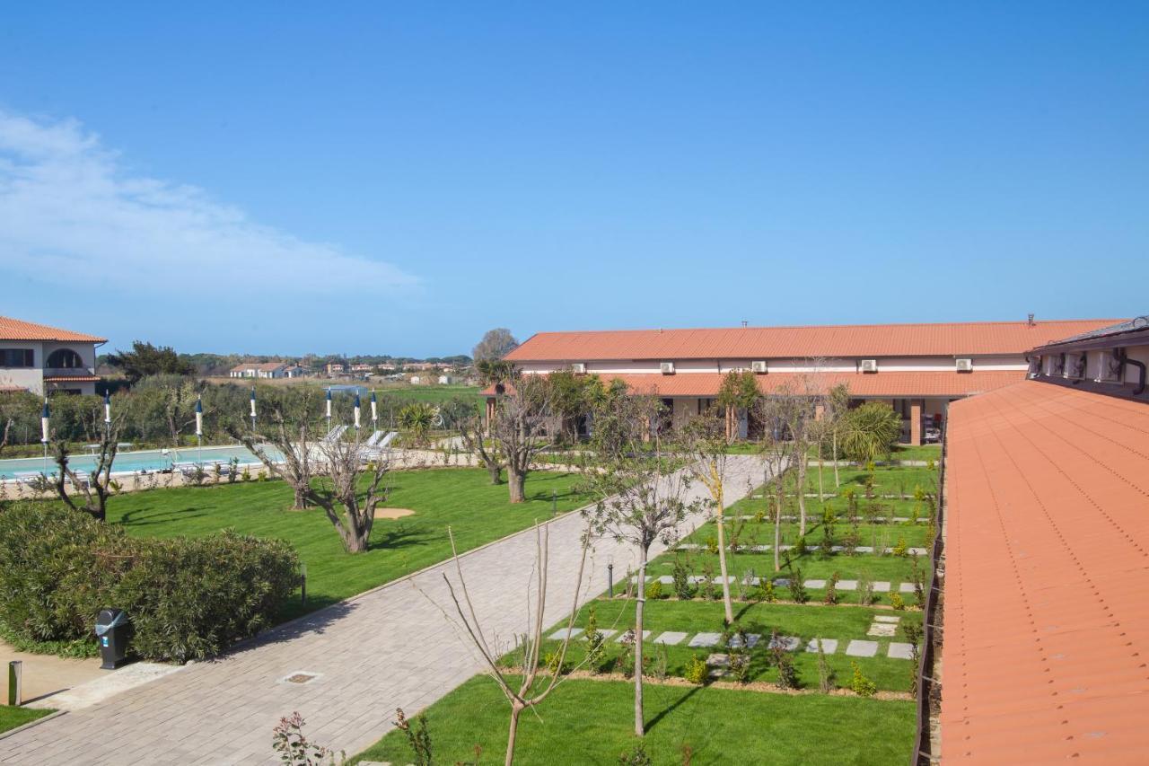 Delfino Tuscany Resort Марина ди Чечина Екстериор снимка