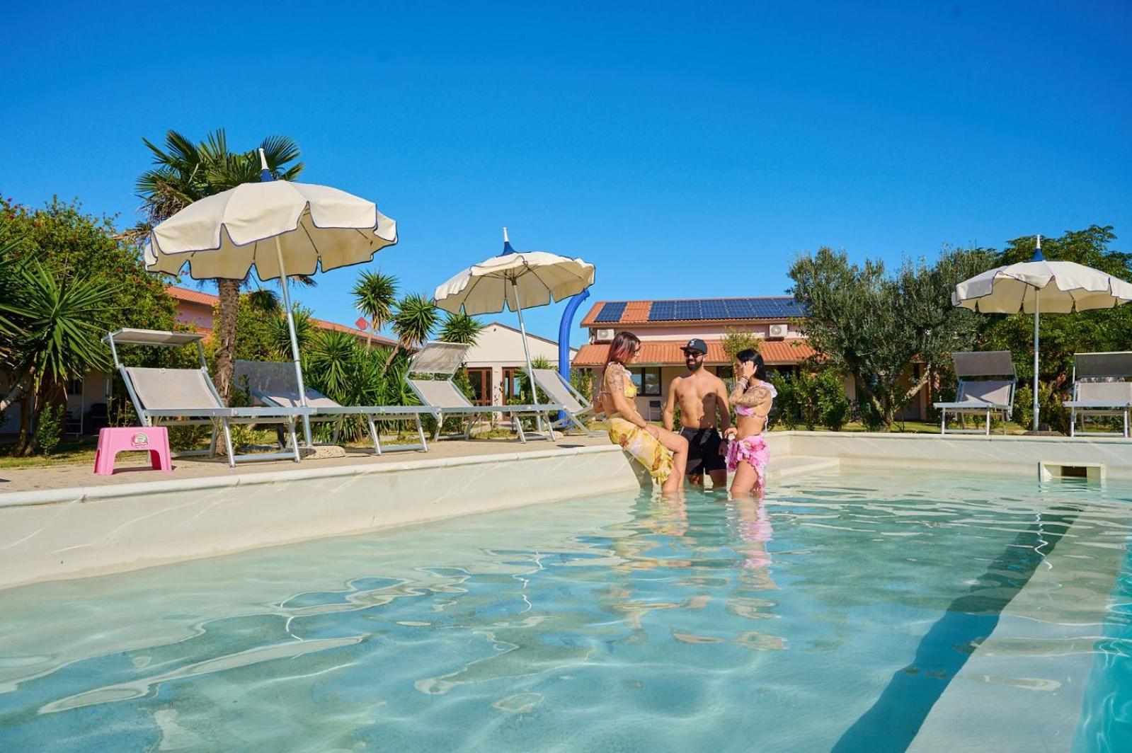 Delfino Tuscany Resort Марина ди Чечина Екстериор снимка