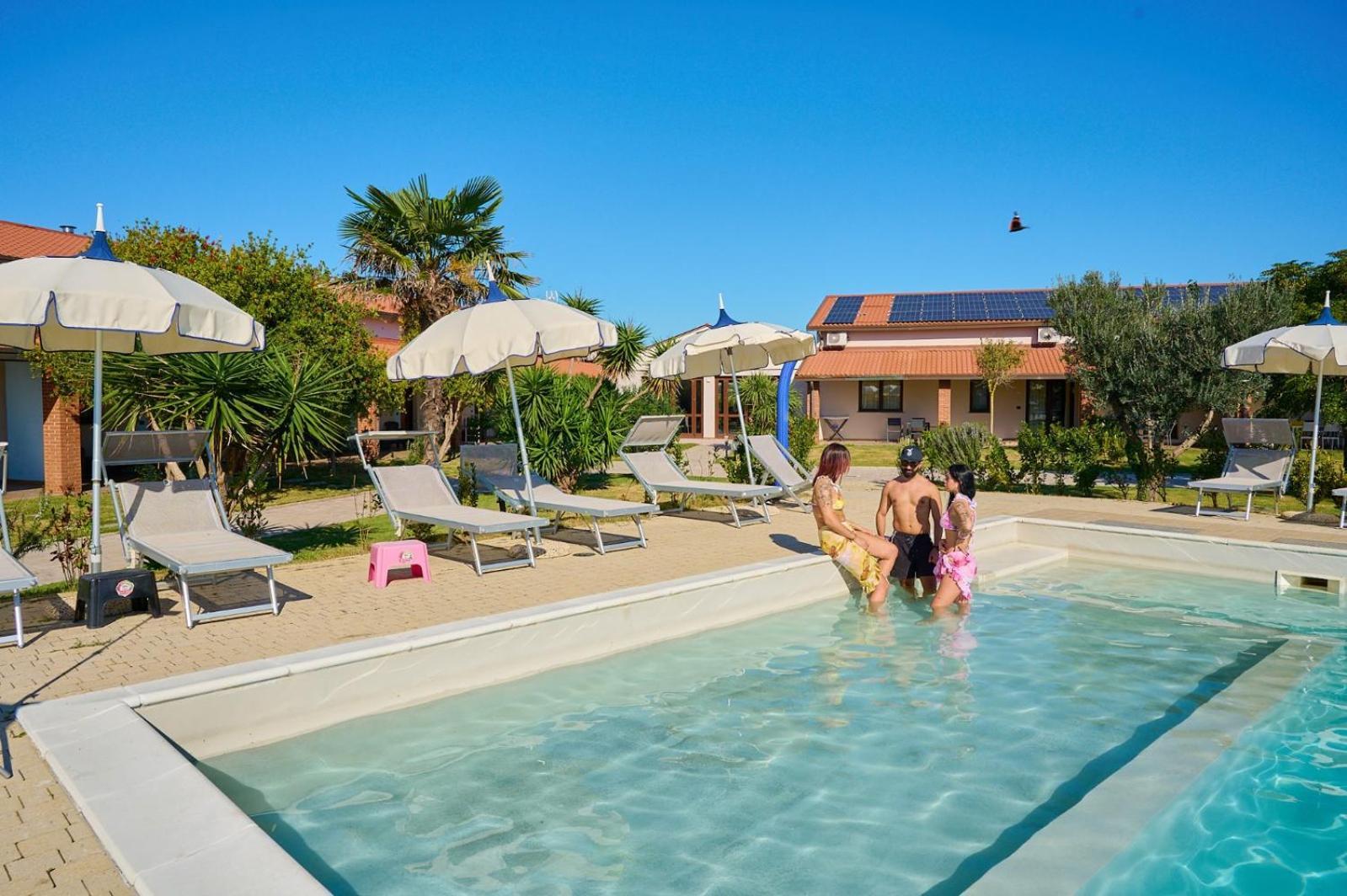 Delfino Tuscany Resort Марина ди Чечина Екстериор снимка