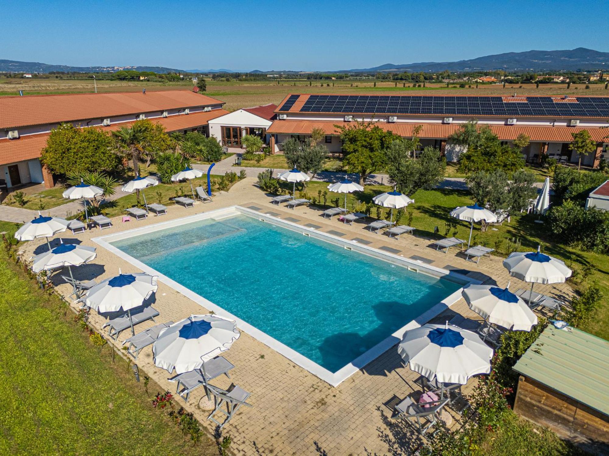 Delfino Tuscany Resort Марина ди Чечина Екстериор снимка